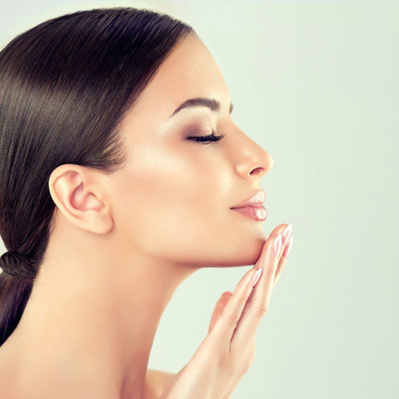 الفنان تامر حسني خضع لحقن تكساس لتعريض الفك