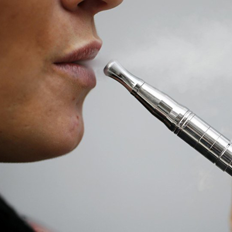 السيجارة الإلكترونية تحتوي على سموم خطيرة على الصحة