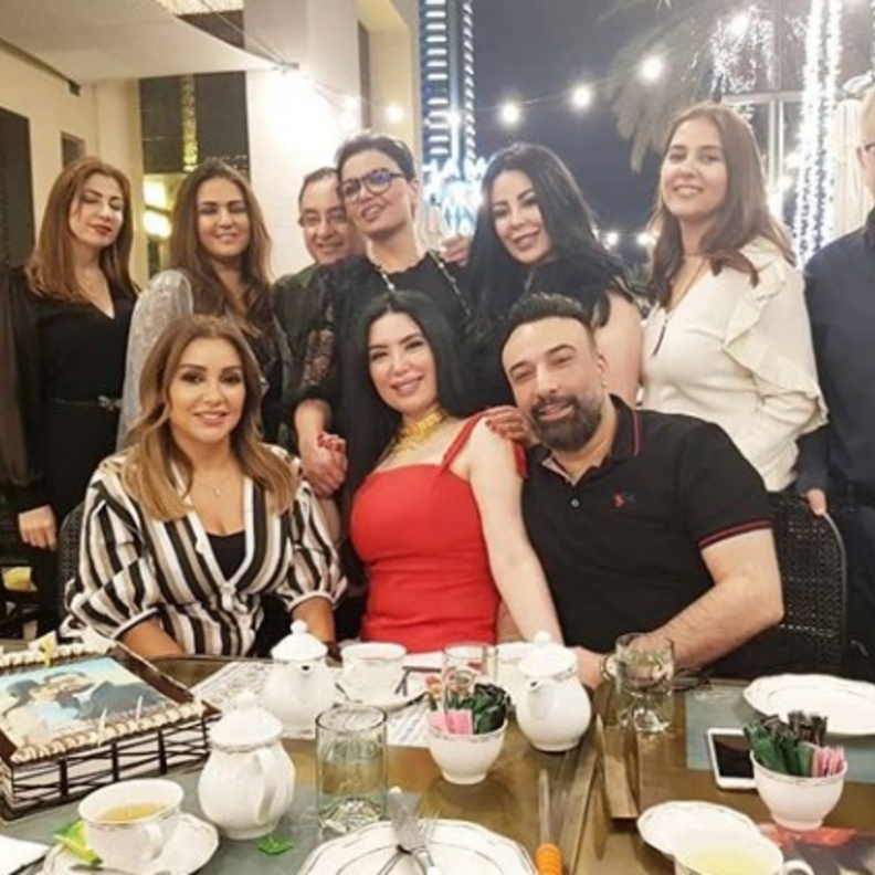 عبير صبرى وزوجها فى احتفال عيد الزواج