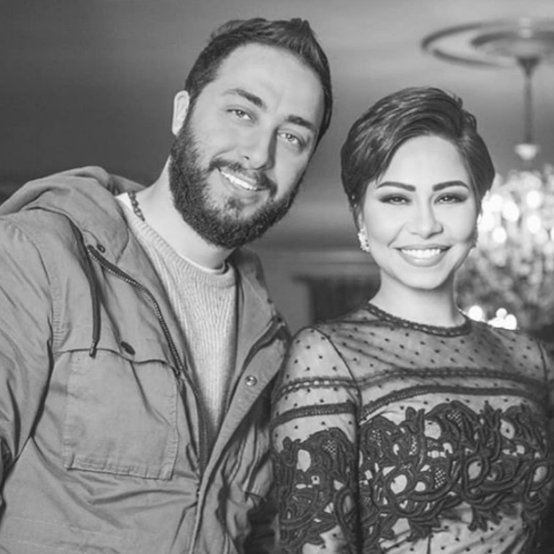 شيرين عبد الوهاب مع مخرج مسلسل خمسة ونص