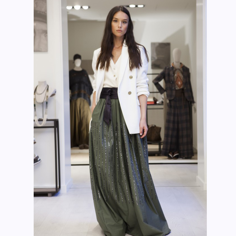  بدلة أنيقة مع الحجاب الأبيض من Calvin Luo