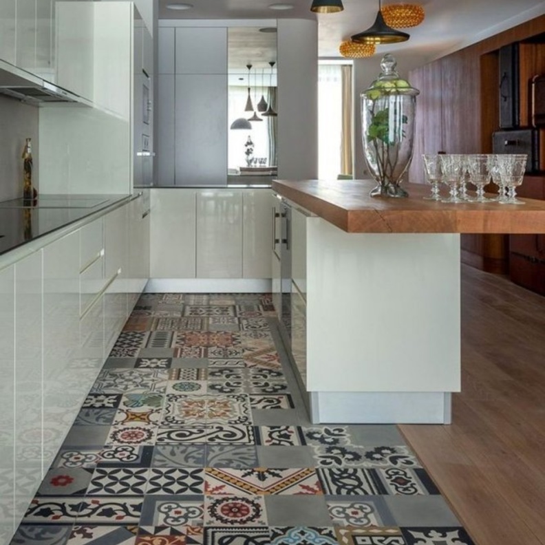 ديكور مطبخ بسيط يتميز بتصميم الأرضية بأسلوب الزخارف الشرقية