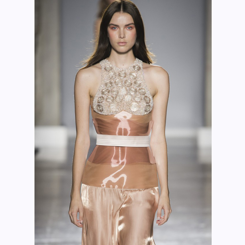 القسم الأعلى من الفستان بلاستيك شفاف من Genny