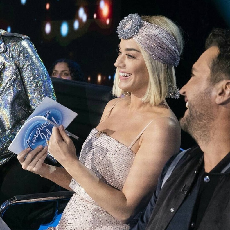 يبدو أن كيتي بيري أمضت أوقات ممتعة في برنامج American Idol يوم أمس