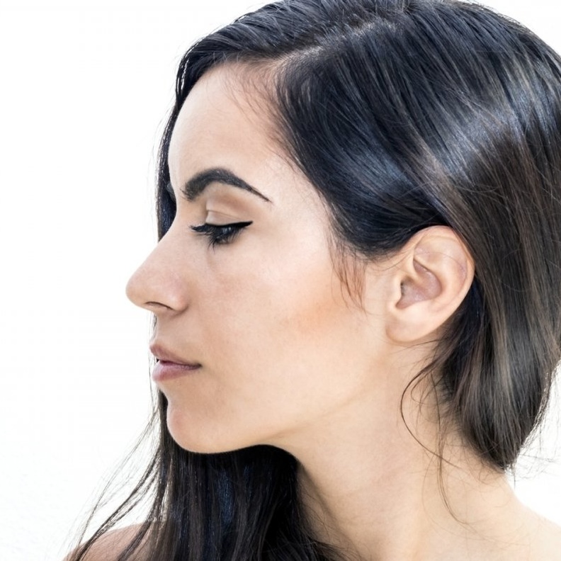 أهم فوائد زيت السمسم للشعر الابيض