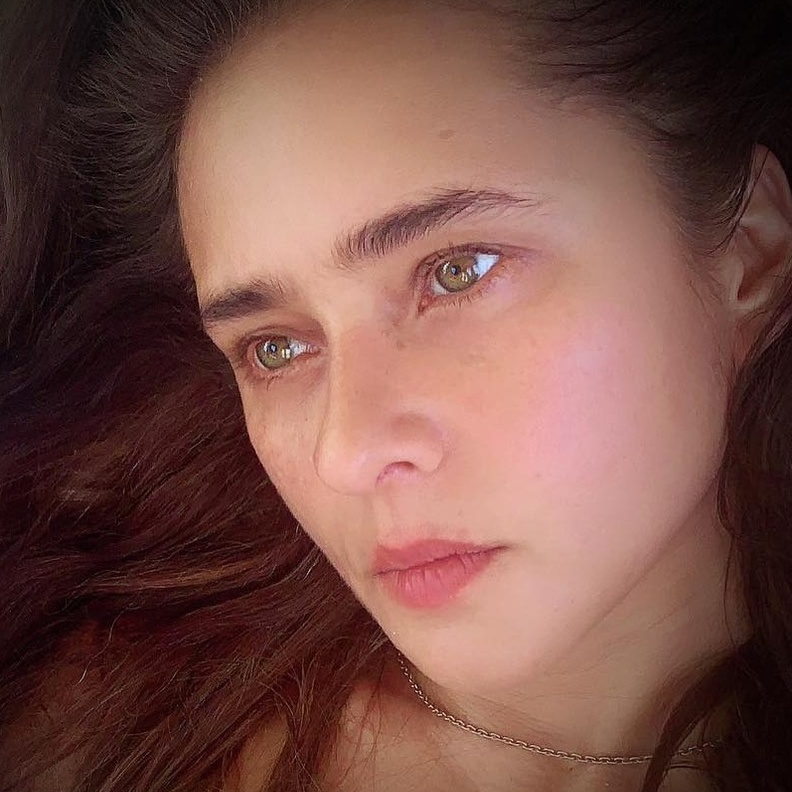 ما رايكم بجمال نيللي كريم بدون مكياج؟