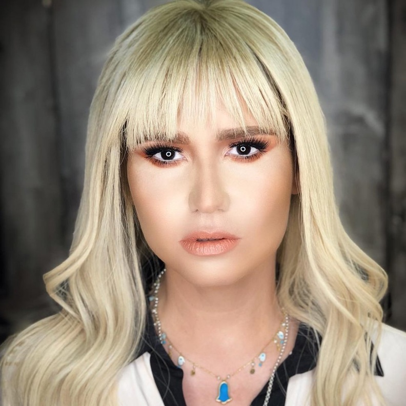 من بدت أجمل بالشعر الأشقر : ايتن عامر ام هنا شيحة؟