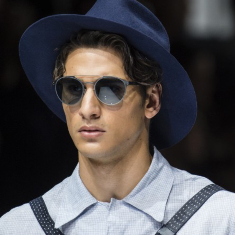 قبعة أنيقة من Giorgio Armani