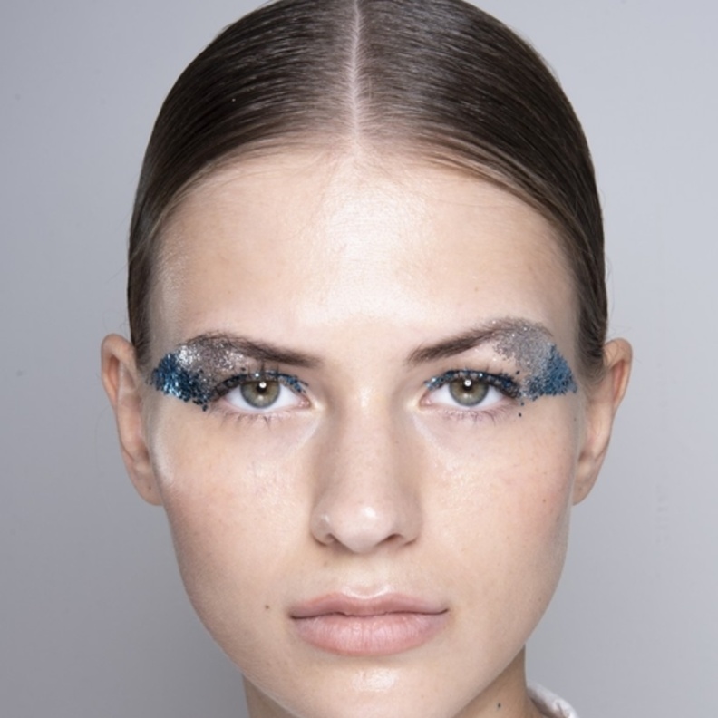 الوان ظلال عيون براقة مميزة في سهرات رمضان 2019 من Kate Spade