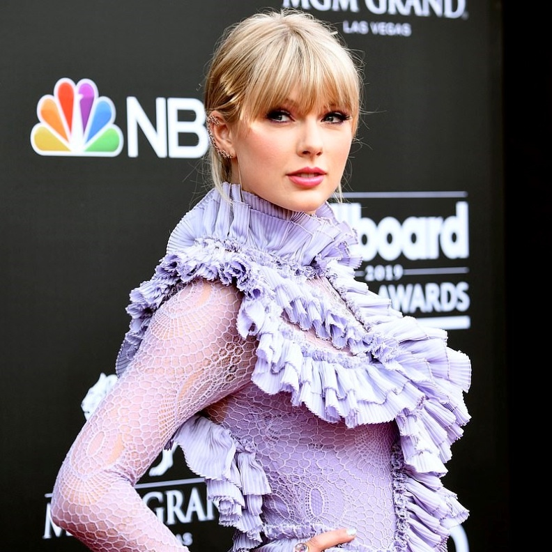 تايلور سويفت تفوز بجائزة أفضل إطلالة في حفل Billboard Music Awards 2019