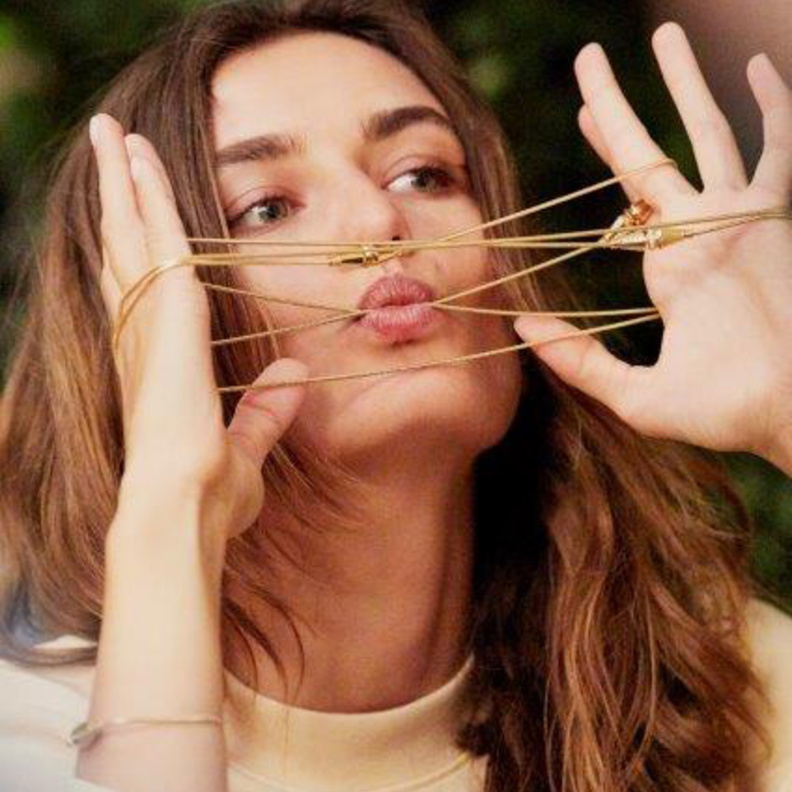  السوار ذو 3 لفّأت وقد تحوّل إلى عقد