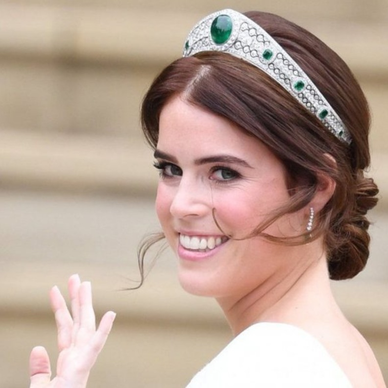 تاج Dutch Emerald Parure Tiara ومجوهرات الزمرد