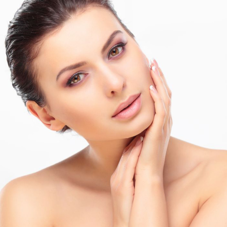 استفيدي من قشرة الموز مع العسل يوميا لاخفاء تجاعيد الوجه بعد الثلاثين