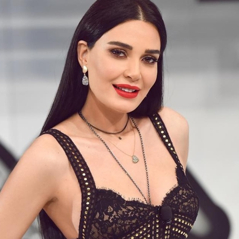 اطلالة جمالية جذاية ل سيرين عبد النور في "بيت الكل"