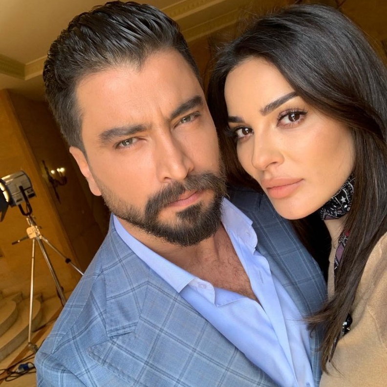 نادين نجيم تنشر صورة لها مع معتصم النهار من كواليس مسلسل خمسة ونص