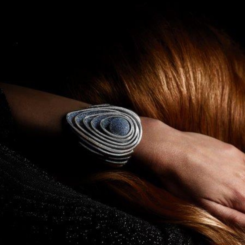 ألق المجوهرات الفاخرة:   SAPPHIRE ORBE من Audemars Piguet