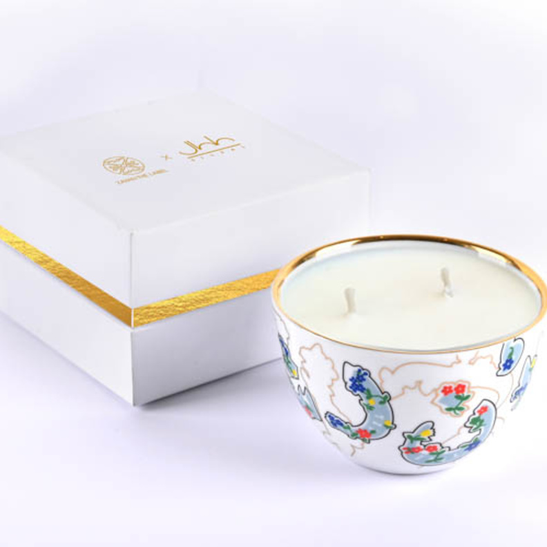  يطلق دار صلصال للتصميم شمعة معطّرة جديدة بالتعاون مع دار التصميم المعاصر، زايان لايبل