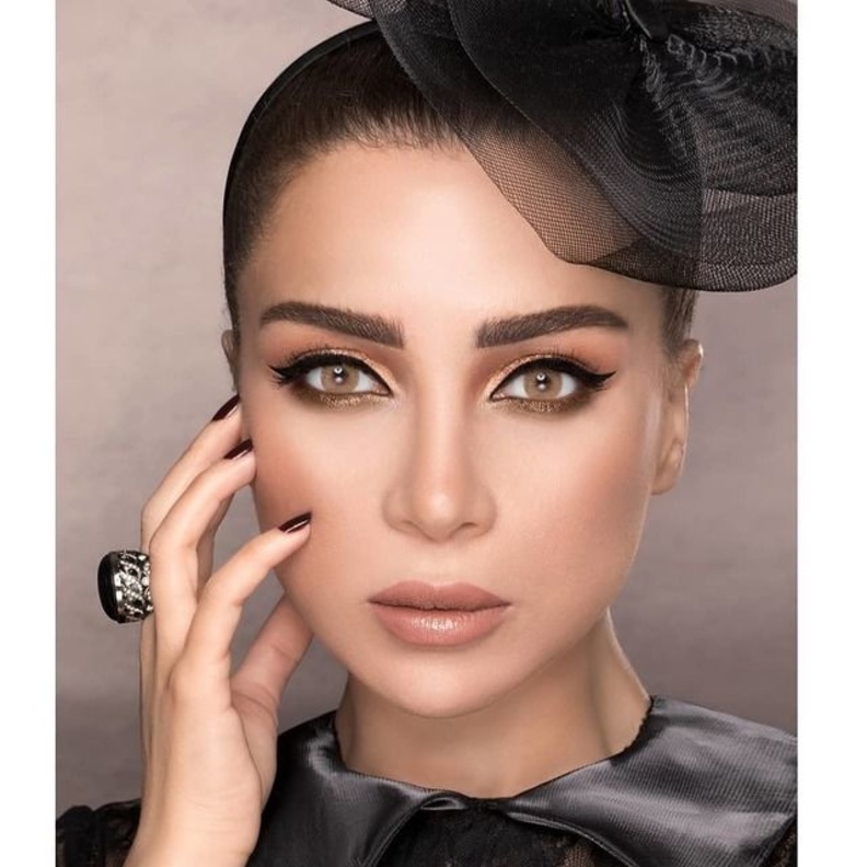 نادين نسيب نجيم تحدد ملامحها بالكونتور