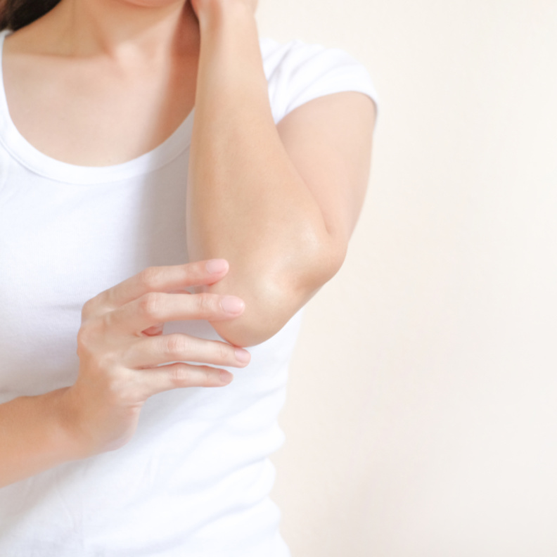 يساعد التقشير الكيميائي للركب والأكواع على التخلص من البقع الداكنة وتوحيد لونهما بما يتناسب مع لون البشرة