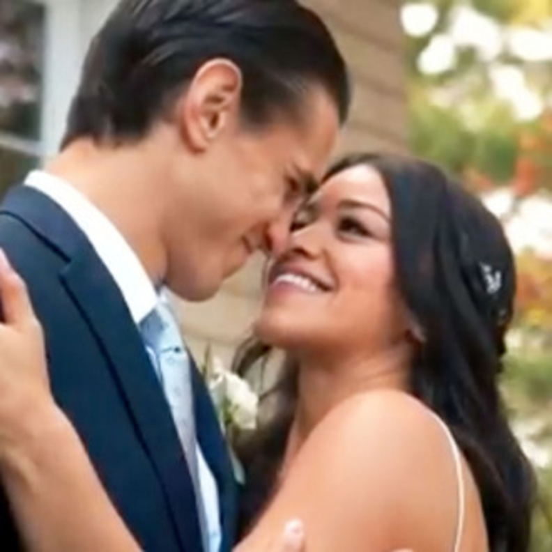 بالفيديو :  زواج الممثلة الأميركية جينا رودريغز