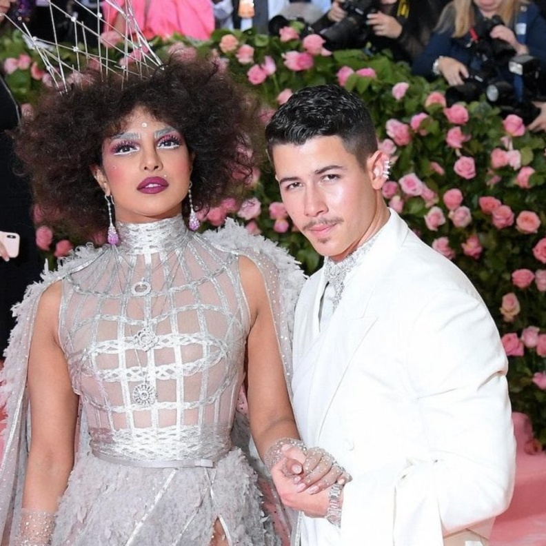 Priyanka Chopra بريانكا تشوبرا ترغب في أن تحكي لأطفالها عن قصة لقائها بوالدهم نيك جوناس