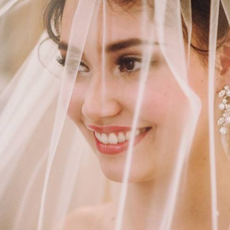 احرصي على اتباع حمية غذائية متوازنة تتضمن مصادر غنية بعنصر الحديد وفيتامين B12 والفولات