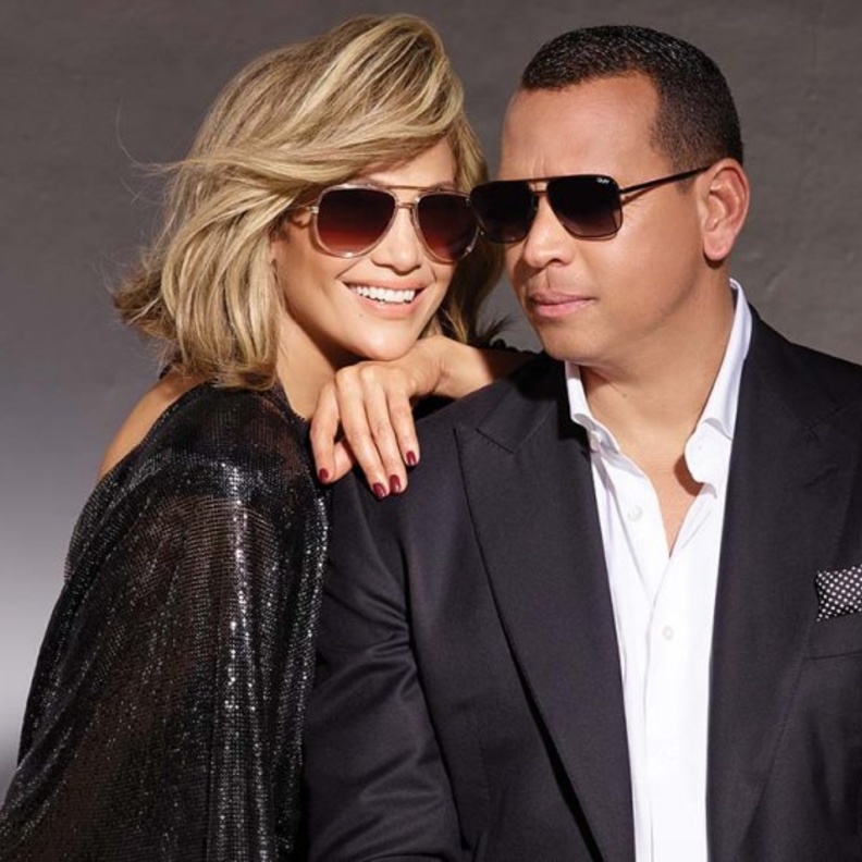  براد بيت (Brad Pitt) يخطط لنشر كتاب يكشف فيه عن أسرار علاقته وزواجه من أنجيلينا جولي