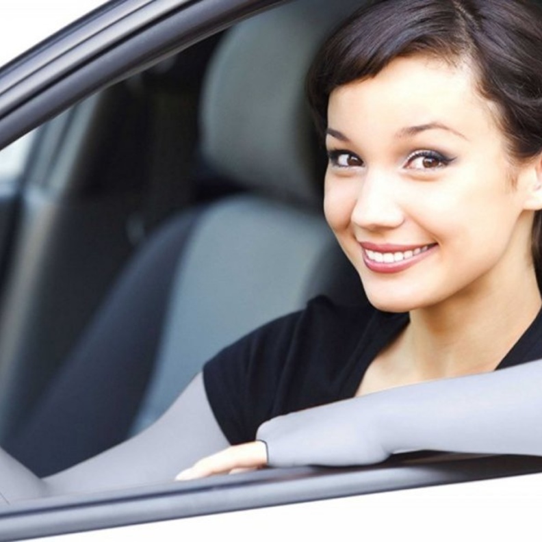 احرصي على شرب كمية مناسبة من المياه أثناء القيادة لتجنب الإصابة بالجفاف