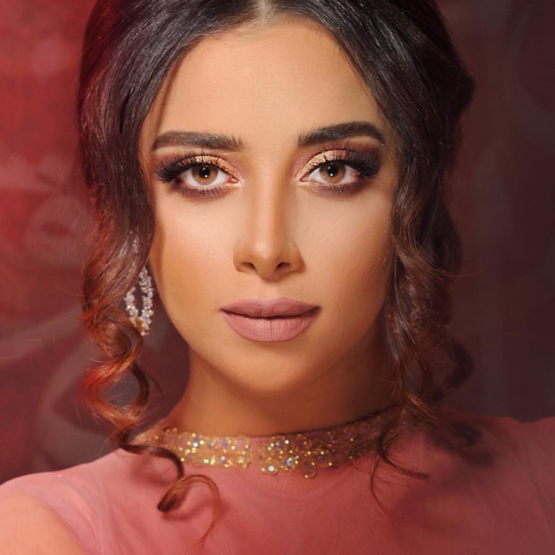 مكياج برونزي براق للمناسبات الرمضانية مستوحى من بلقيس فتحي