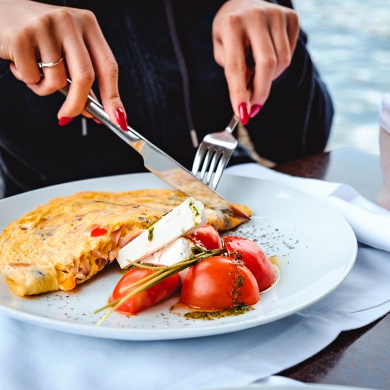 مأكولات تسبب التخمة للعروس يجب تجنبها قبل الزفاف