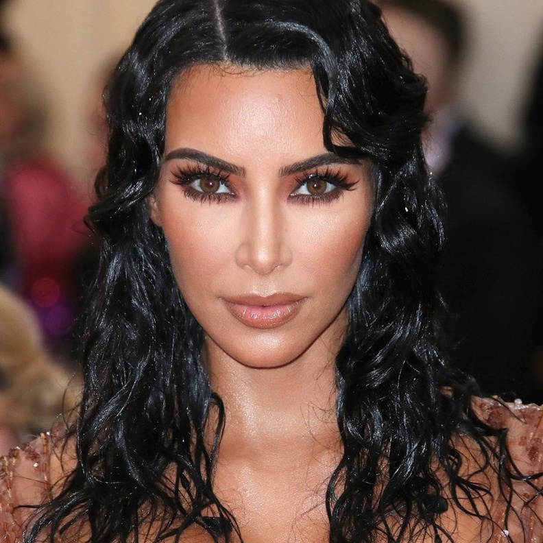 الشعر المبلل الويفي على طريقة كيم