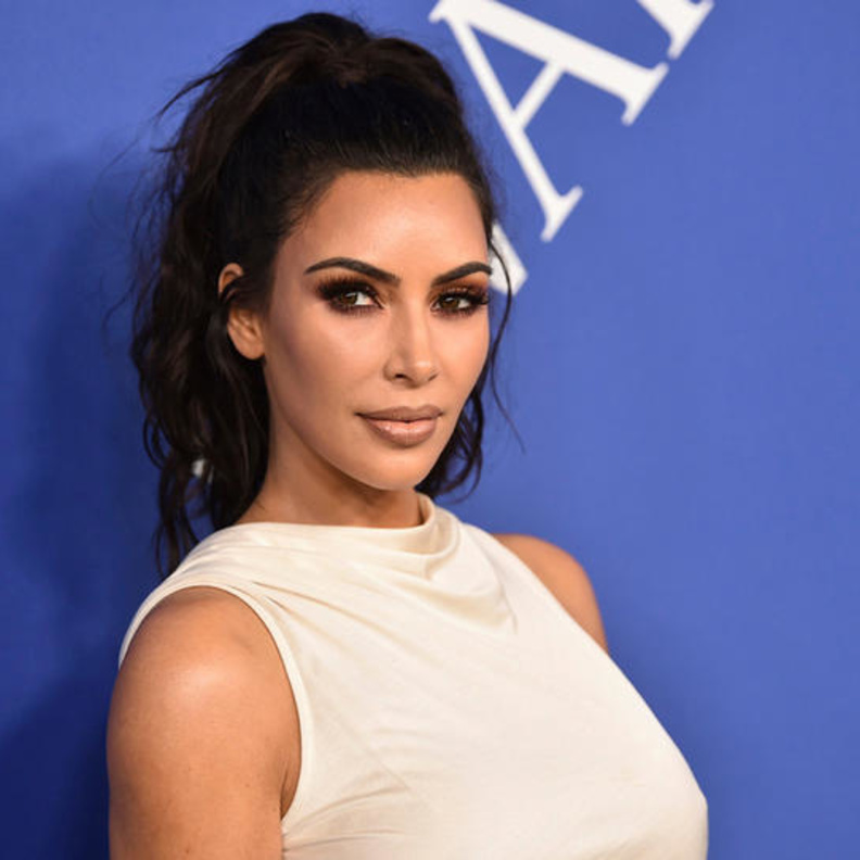 كيم كارداشيان تعلن ولادة طفلها الرابع