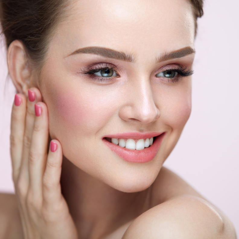 أجمل إطلالات وردية تناسب سهرات رمضان