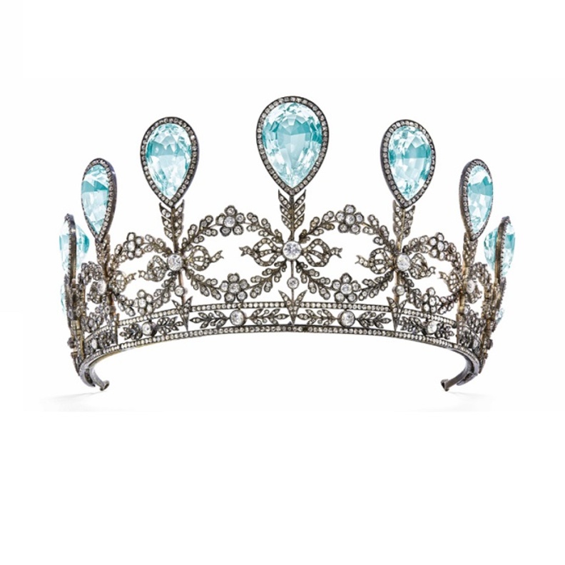 تاج الماس مع أحجار الأكوامارين