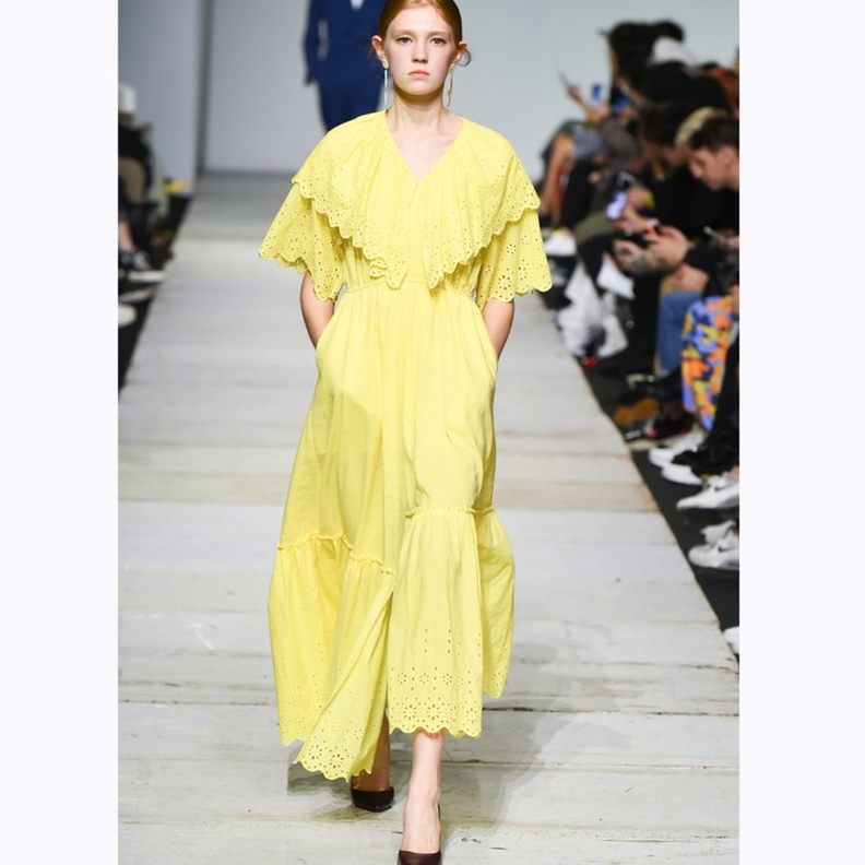 فستان سهرة باللون الاصفر