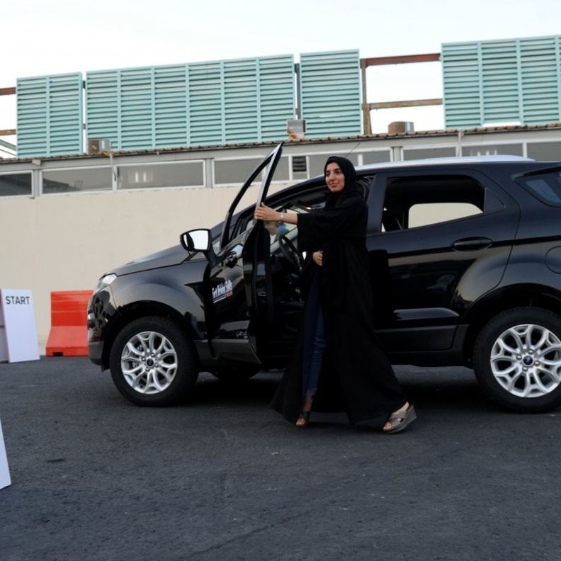 ابحثي عن مدارس تعلم القيادة ذات السمعة الجيدة والمرخصة