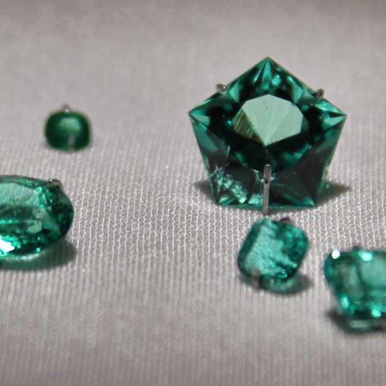 الحجر الكريم المناسب لبرج الثور هو الزمرد