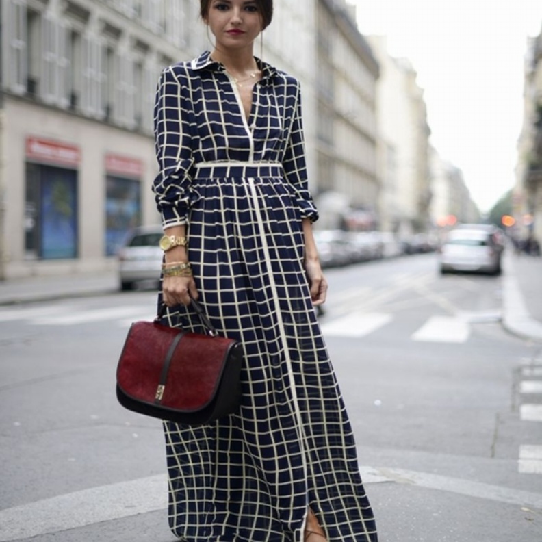 اختاري بنطلون بقصة أرجل واسعة ونسقي معه توب بأكمام طويلة لاطلالة محتشمة في رمضان