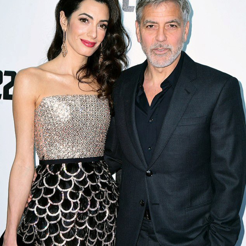 تزيّنت أمل بأقراط أنيقة متدلية