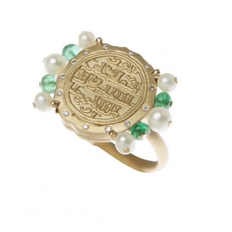 خاتم ذهب من مصممة المجوهرات السعودية حنين صابر