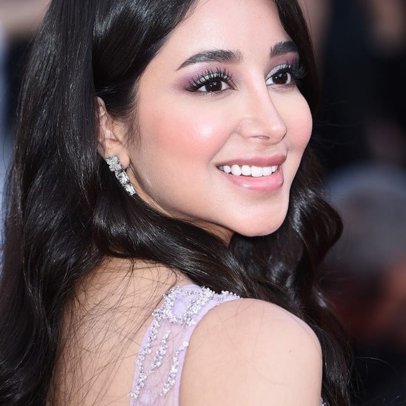 اسيل عمران بمكياج مشرق