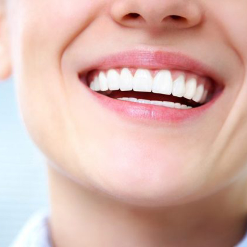  العوامل الوراثية والتدخين لهما تأثير كبير على صحة وضرر اللثة