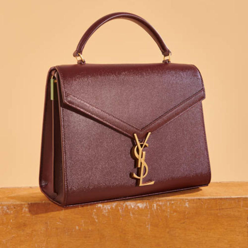 تعرفي الى النسخة الجديدة من حقيبة Cassandra من YSL