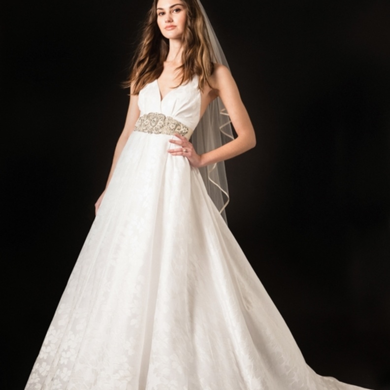 موديلات فساتين زفاف تمبرلي لندن لربيع 2020