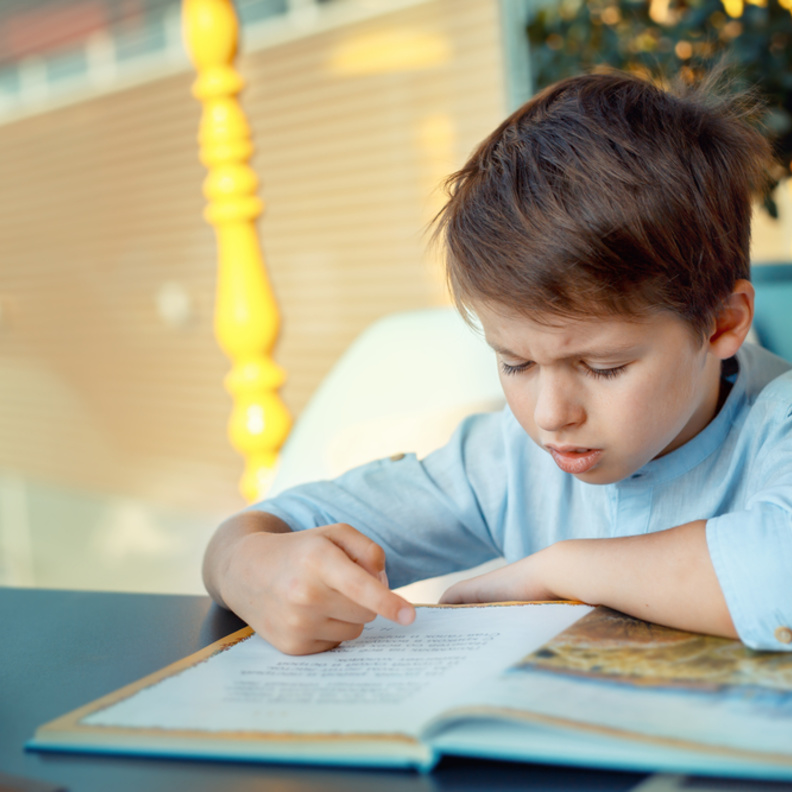 ما هي أعراض عسر القراءة عند الأطفال