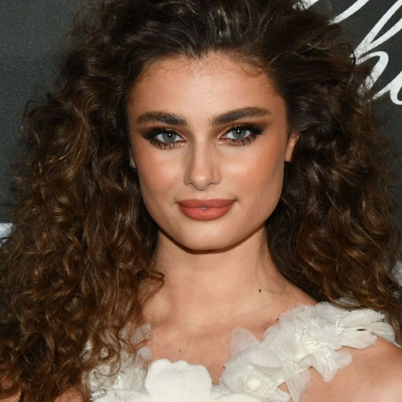 مكياج طبيعي وتسريحات الشعر المرفوع للجميلة Sonam K Ahuja