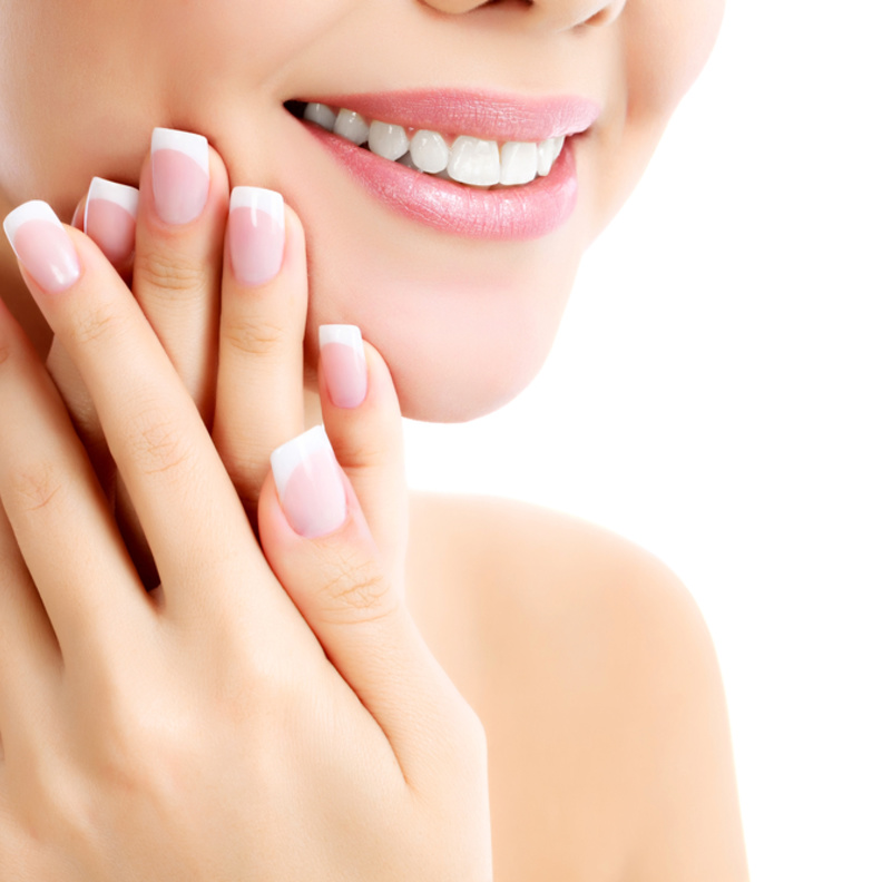 استخدمي الحليب وزيت الزيتون لتقوية ولمعان الاظافر بالشكل الطبيعي