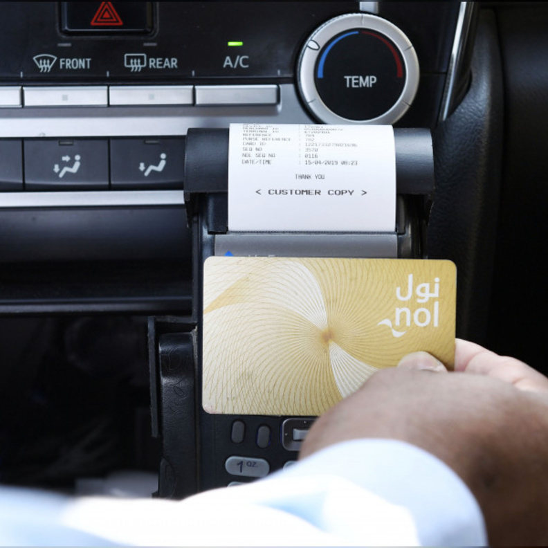 طرق دبي : أكثر من 3 مليون درهم معاملات الدفع الإلكتروني في مركبات الأجرة