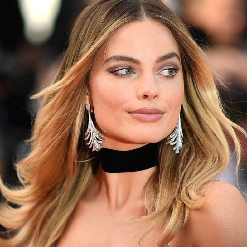 االعودر الى عصر الستينيات مع جمال Elle Fanning بمكياج فاخر