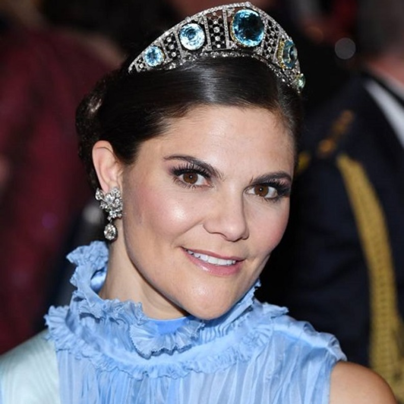 الملكة ماكسيما ترتدي بروش الأكوامارين